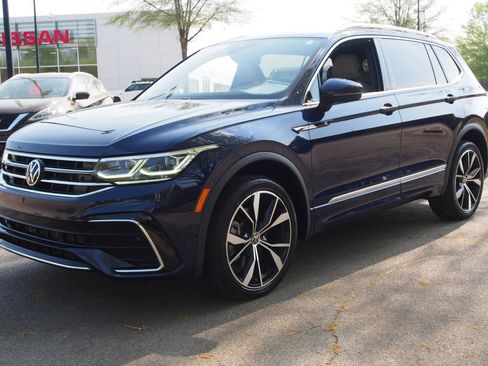 Used 2022 Volkswagen Tiguan SEL R-Line image 3