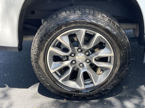 Used 2022 Chevrolet Silverado 1500 LT w/ Z71 Off-Road Package AWD/4WD image 37