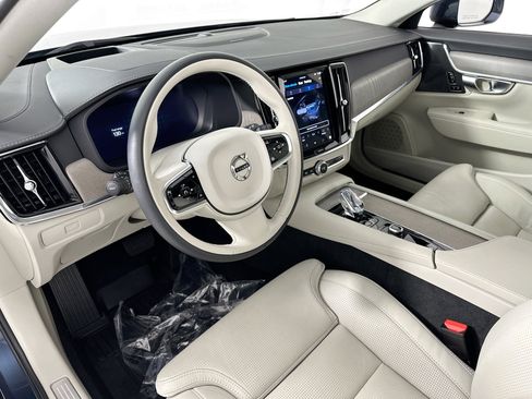 Used 2025 Volvo V90 B6 Cross Country Ultra w/ Protection Package Premier image 9