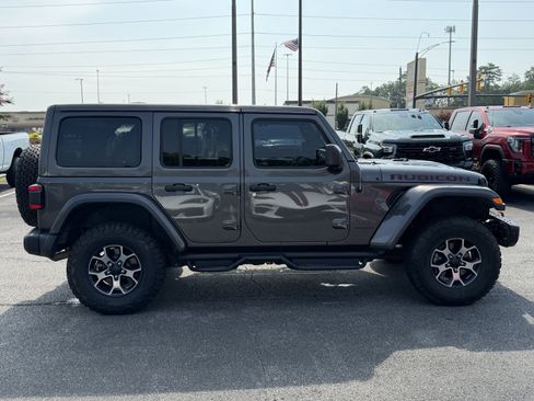 Used 2019 Jeep Wrangler Unlimited Rubicon w/ Dual Top Group AWD/4WD image 11