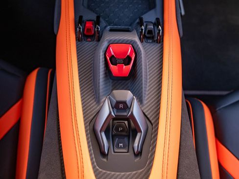 Used 2025 Lamborghini Revuelto image 16