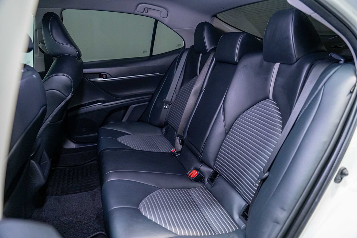 Used 2020 Toyota Camry SE FWD image 10