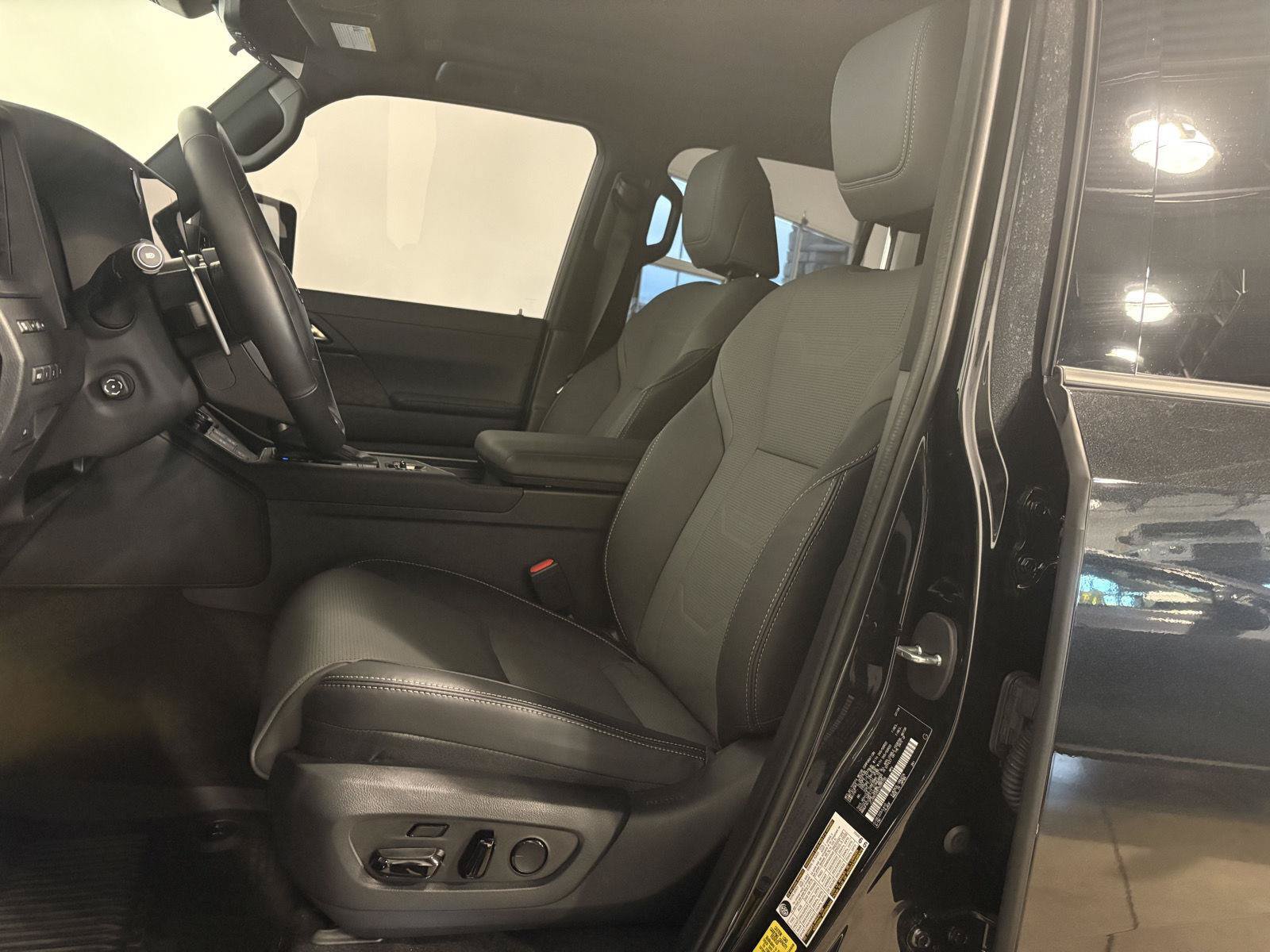 Used 2026 Lexus GX 550 w/ Accessory Package (2T) AWD/4WD image 16