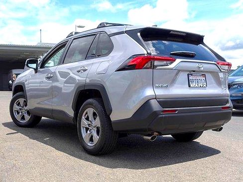 Used 2025 Toyota RAV4 XLE AWD/4WD image 7