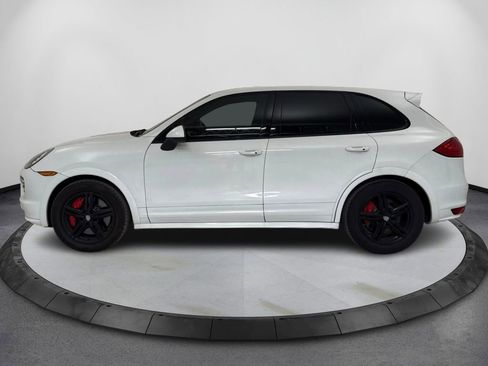 Used 2014 Porsche Cayenne Turbo image 8