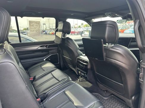 Used 2025 Jeep Wagoneer L Series III w/ Premium Group I AWD/4WD image 7