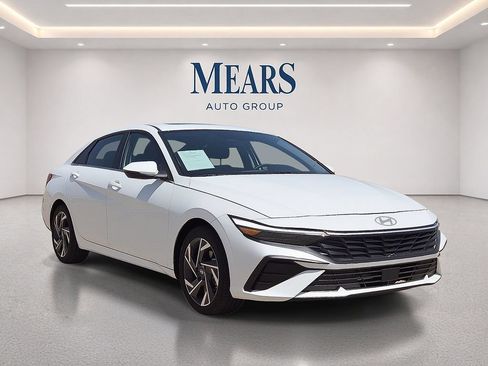 Used 2025 Hyundai Elantra Limited FWD image 7