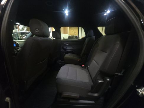 Used 2023 Chevrolet Traverse LT image 19