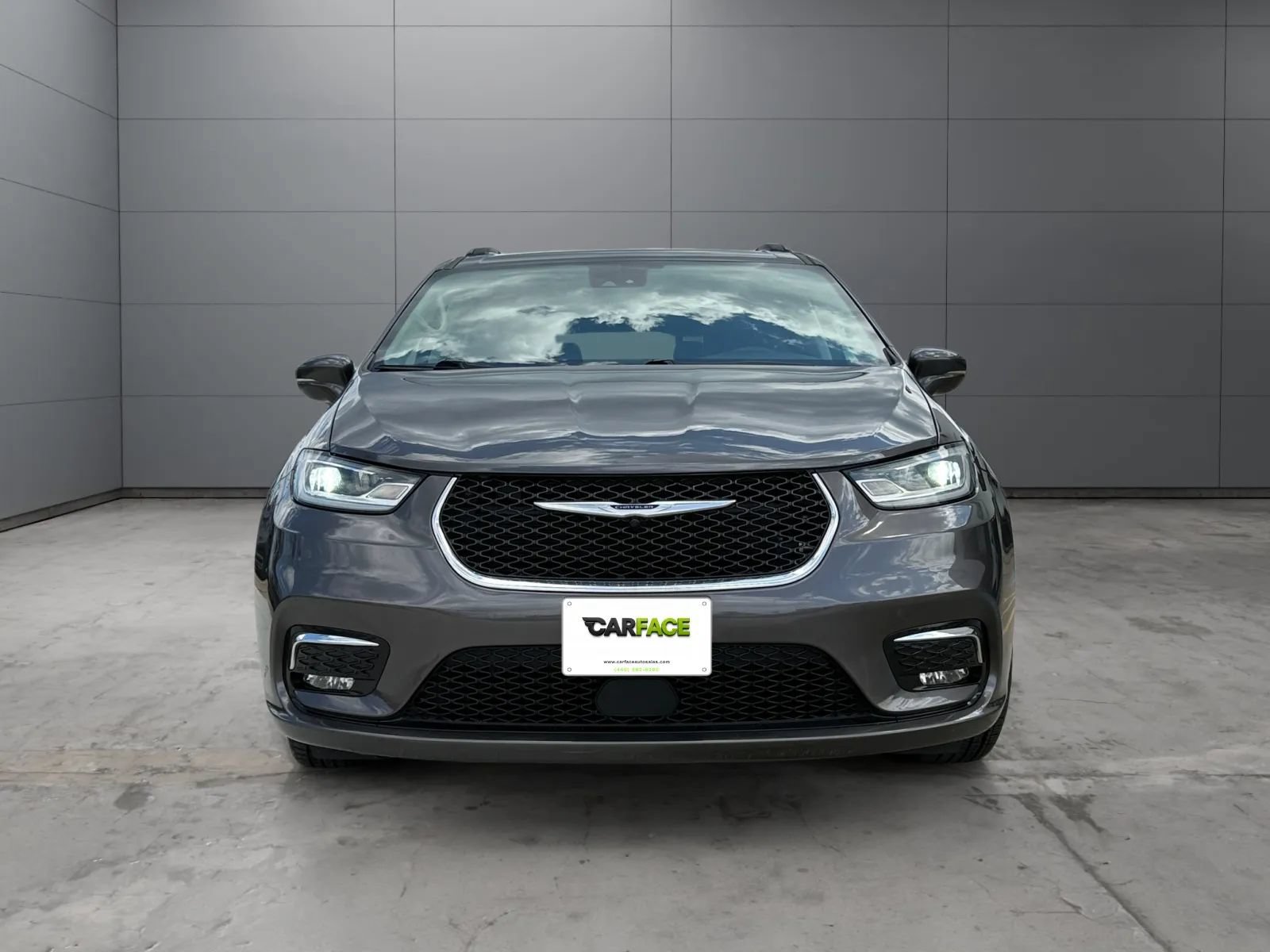 Used 2022 Chrysler Pacifica Touring-L FWD image 2