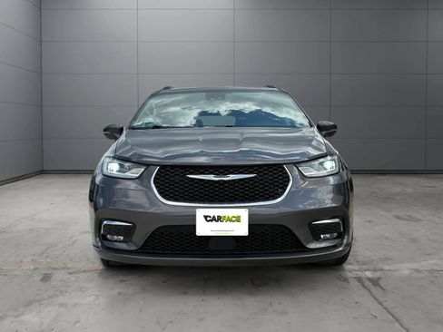 Used 2022 Chrysler Pacifica Touring-L FWD image 2