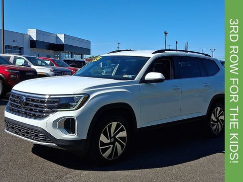 Used 2025 Volkswagen Atlas SE AWD/4WD image 3