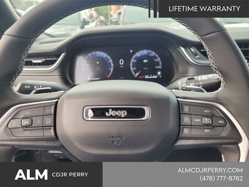 New 2025 Jeep Grand Cherokee Altitude image 21