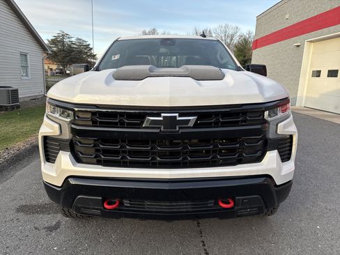 Used 2024 Chevrolet Silverado 1500 LT Trail Boss w/ Convenience Package II image 8