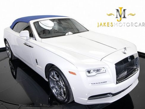 Used 2017 Rolls-Royce Dawn image 18