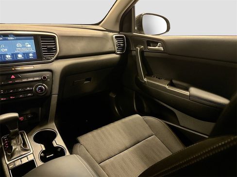 Used 2020 Kia Sportage LX image 25