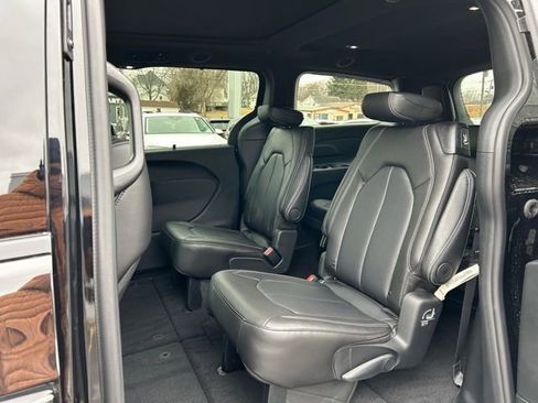 New 2026 Chrysler Pacifica Select w/ S Appearance Package AWD/4WD image 19