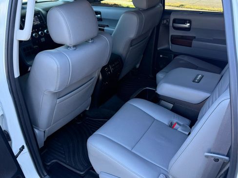 Used 2017 Toyota Sequoia Platinum AWD/4WD image 27