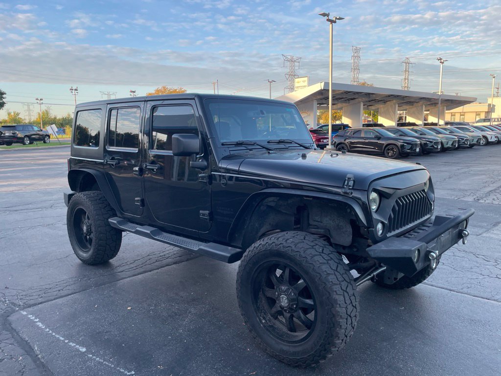 Used 2016 Jeep Wrangler Unlimited Sahara w/ Dual Top Group AWD/4WD image 11