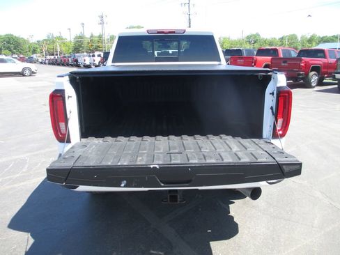 Used 2023 GMC Sierra 2500 AT4 w/ AT4 Preferred Package AWD/4WD image 9