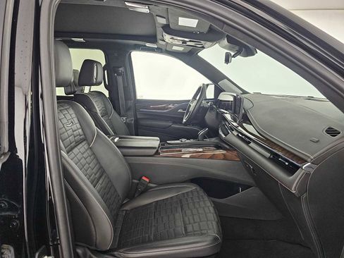 Used 2024 Cadillac Escalade ESV Premium Luxury Platinum AWD/4WD image 10