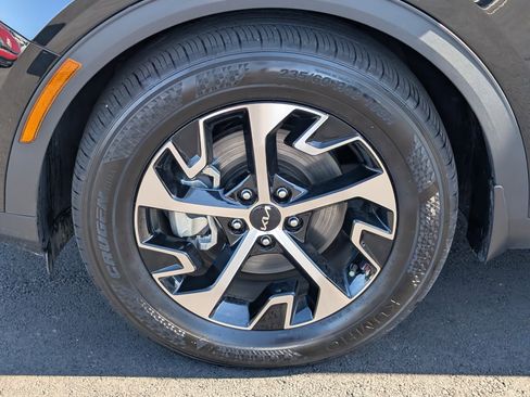 Used 2025 Kia Sportage EX w/ Premium Package image 13