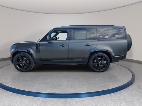 Used 2023 Land Rover Defender 130 X-Dynamic SE AWD/4WD image 8