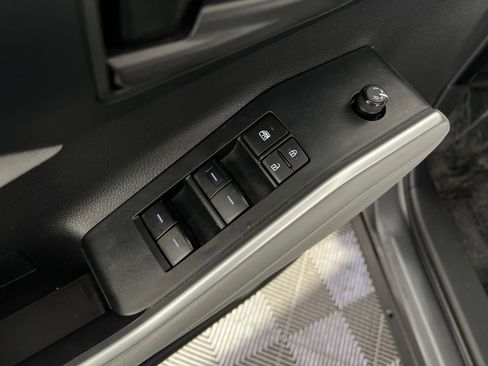 Used 2024 Toyota Highlander LE image 12