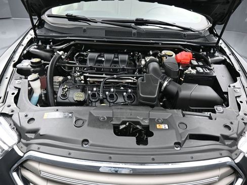 Used 2018 Ford Taurus SE image 43