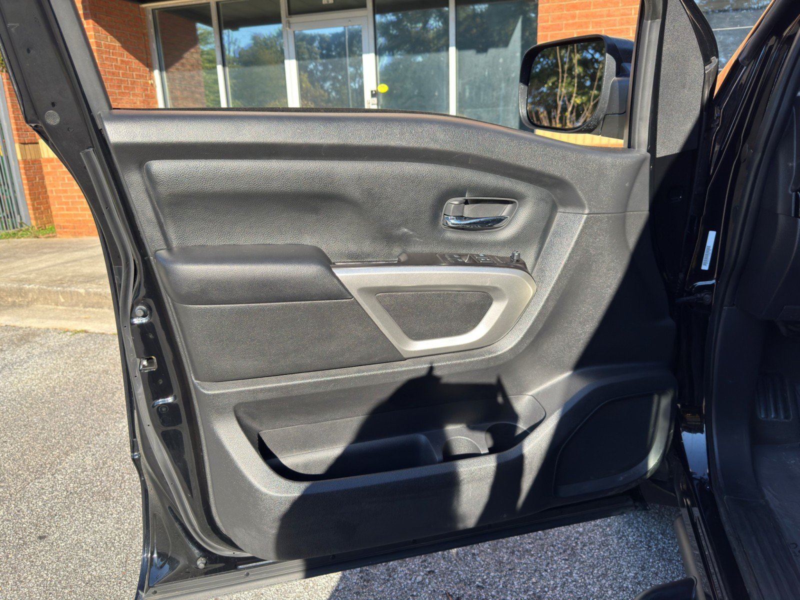Used 2021 Nissan Titan SV w/ SV Convenience Package RWD image 29
