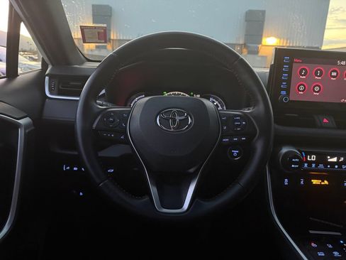 Used 2021 Toyota RAV4 SE w/ Weather & Moonroof Package AWD/4WD image 7