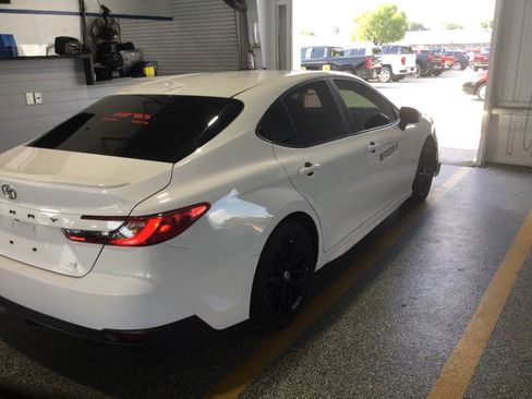 Used 2025 Toyota Camry SE w/ Convenience Package FWD image 9