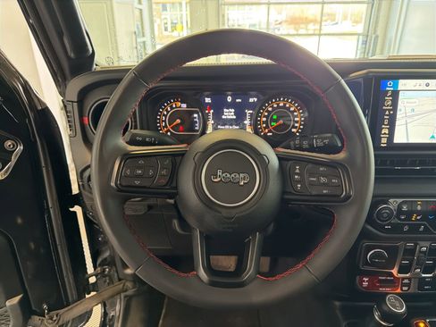 Used 2024 Jeep Wrangler Unlimited Rubicon w/ Technology Group image 19