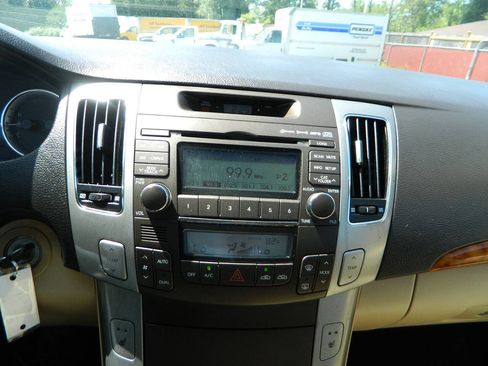 Used 2009 Hyundai Sonata Limited FWD image 19