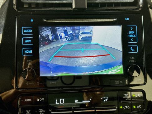 Used 2016 Toyota Prius Four Touring FWD image 19