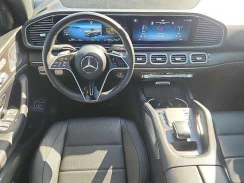 Used 2025 Mercedes-Benz GLE 450e 4MATIC image 11