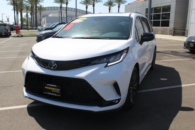 Certified 2026 Toyota Sienna XSE FWD image 4