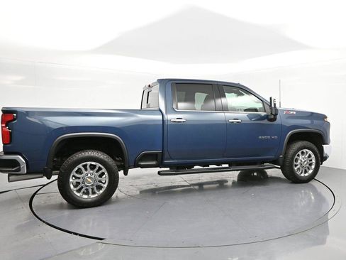 Used 2025 Chevrolet Silverado 2500 LTZ w/ LTZ Convenience Package AWD/4WD image 8