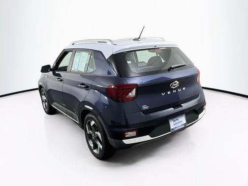Used 2023 Hyundai Venue Limited FWD image 7