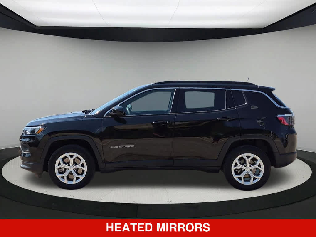 Used 2024 Jeep Compass Latitude AWD/4WD image 3