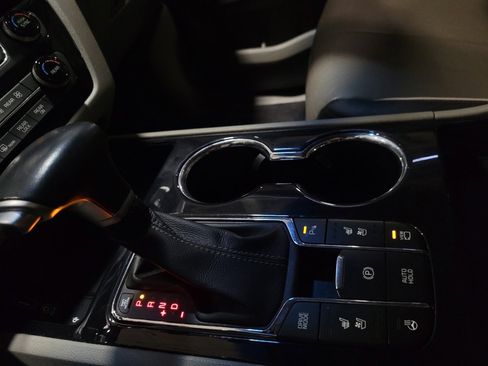 Used 2020 Kia Sedona SX image 26