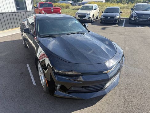 Used 2017 Chevrolet Camaro LT RWD image 4