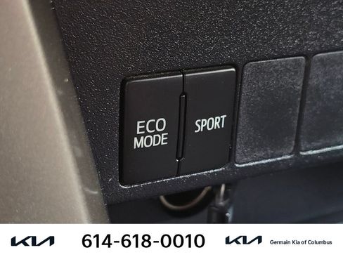Used 2015 Toyota RAV4 XLE FWD image 32