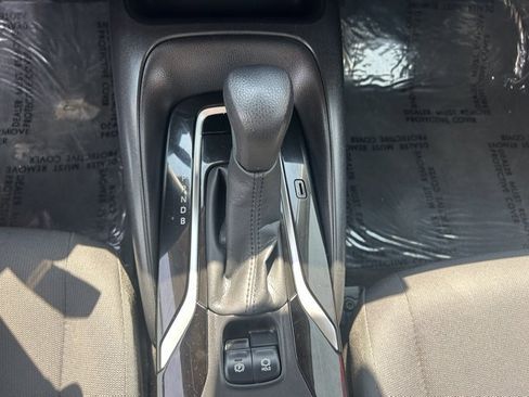Used 2020 Toyota Corolla LE FWD image 12