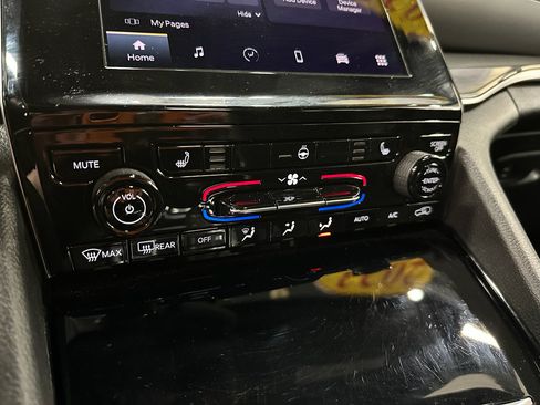 Used 2023 Jeep Grand Cherokee Altitude image 26