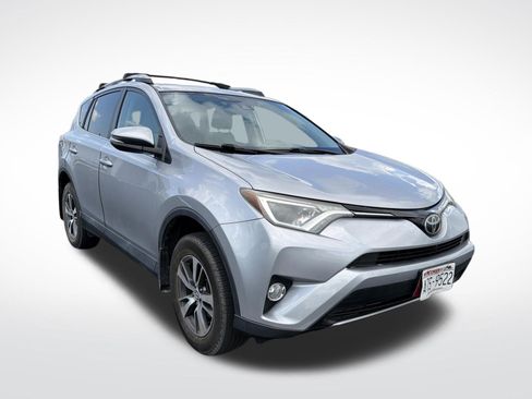 Used 2017 Toyota RAV4 XLE FWD image 3