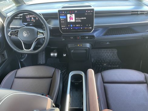 Certified 2025 Volkswagen ID. Buzz Pro S image 13