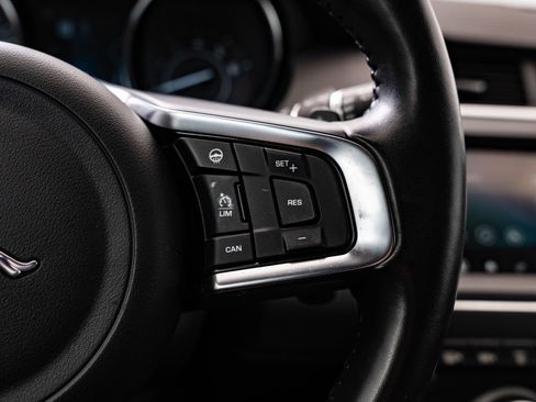 Used 2019 Jaguar E-PACE R-Dynamic SE AWD/4WD image 31