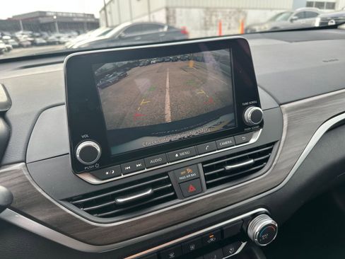 Used 2025 Nissan Altima 2.5 SV image 17