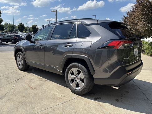 Used 2025 Toyota RAV4 XLE AWD/4WD image 5
