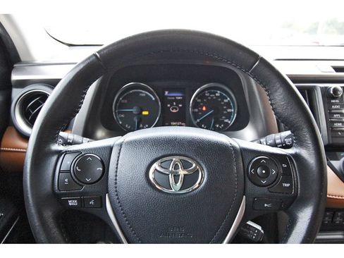 Used 2018 Toyota RAV4 Limited AWD/4WD image 15